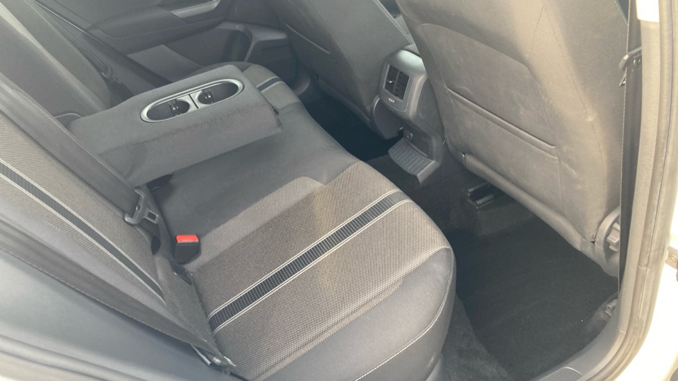 Volkswagen T-Roc 1.6 TDI SE 5dr Diesel Hatchback - Image 37