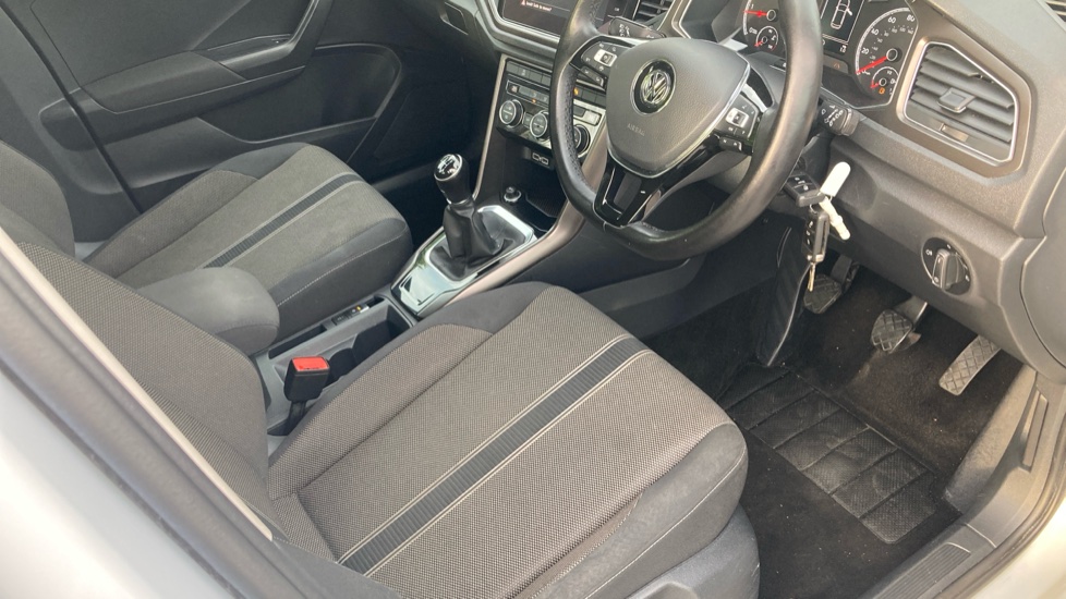 Volkswagen T-Roc 1.6 TDI SE 5dr Diesel Hatchback - Image 42
