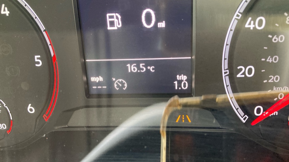 Volkswagen T-Roc 1.6 TDI SE 5dr Diesel Hatchback - Image 47