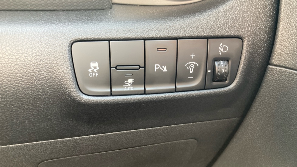 Hyundai KONA 150kW Premium 64kWh 5dr Auto Electric Hatchback - Image 33