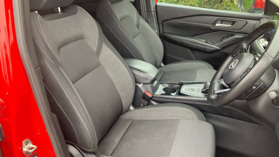 Nissan Qashqai 1.3 DiG-T MH 158 N-Connecta 5dr Xtronic Petrol Hatchback - Image 25