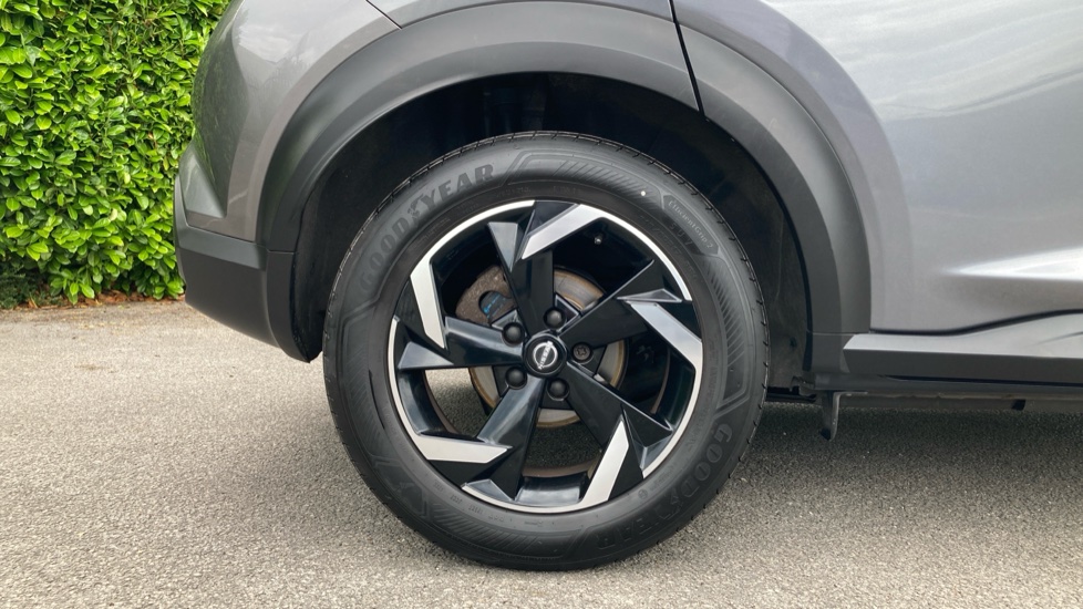 Nissan Juke 1.0 DiG-T 114 N-Connecta 5dr DCT Petrol Hatchback - Image 7