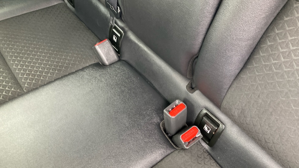 Nissan Juke 1.0 DiG-T 114 N-Connecta 5dr DCT Petrol Hatchback - Image 17