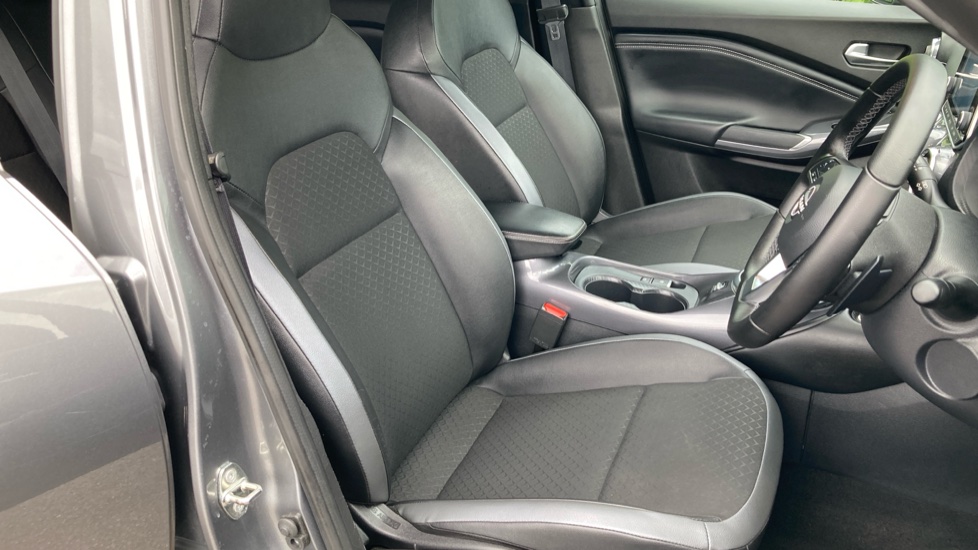 Nissan Juke 1.0 DiG-T 114 N-Connecta 5dr DCT Petrol Hatchback - Image 22