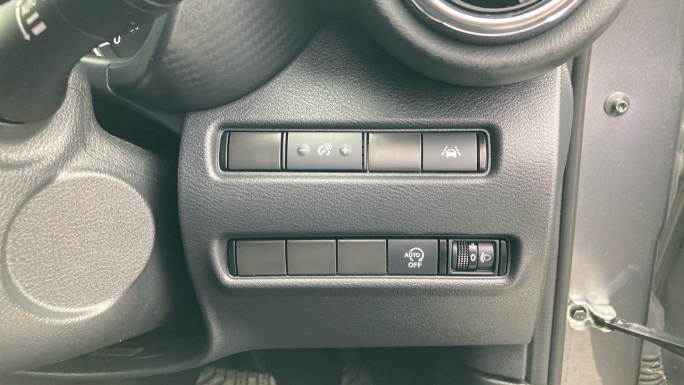 Nissan Juke 1.0 DiG-T 114 N-Connecta 5dr DCT Petrol Hatchback - Image 25