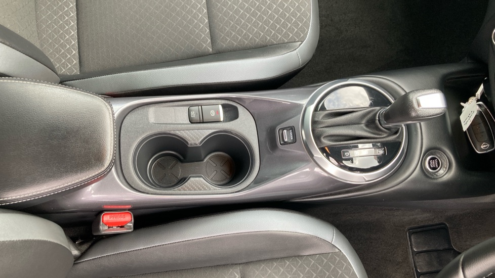 Nissan Juke 1.0 DiG-T 114 N-Connecta 5dr DCT Petrol Hatchback - Image 31