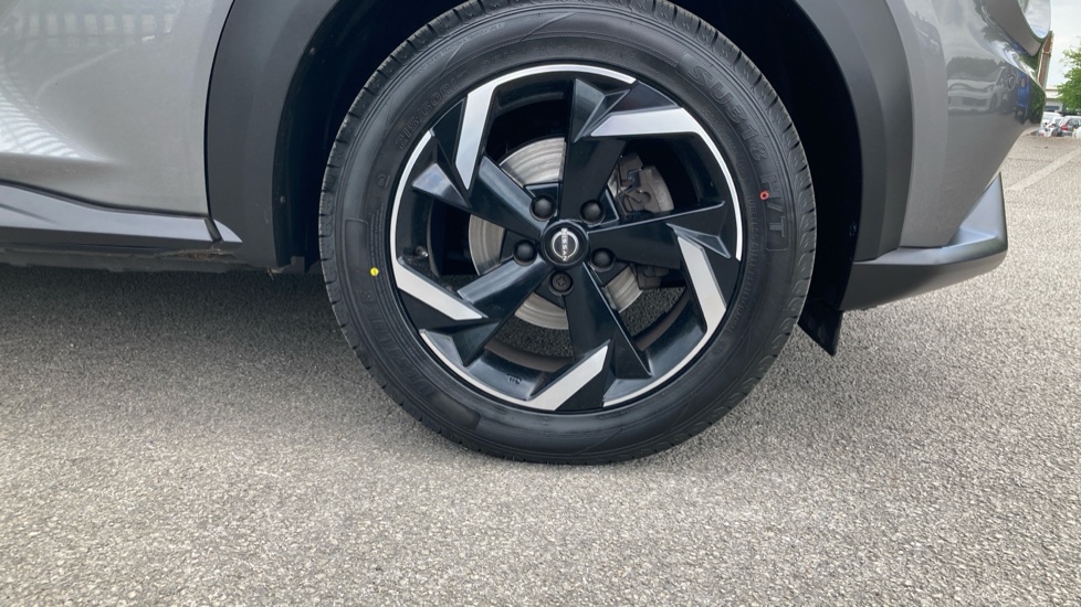 Nissan Juke 1.0 DiG-T 114 N-Connecta 5dr DCT Petrol Hatchback - Image 32