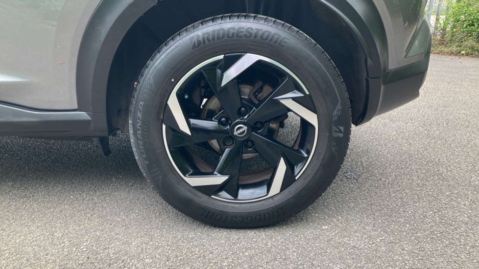 Nissan Juke 1.0 DiG-T 114 N-Connecta 5dr DCT Petrol Hatchback - Image 36