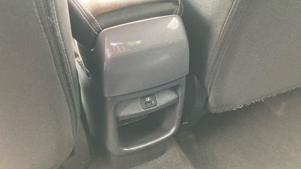 Nissan Juke 1.0 DiG-T 114 N-Connecta 5dr DCT Petrol Hatchback - Image 39