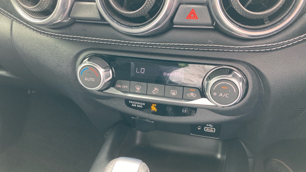 Nissan Juke 1.0 DiG-T 114 N-Connecta 5dr DCT Petrol Hatchback - Image 41