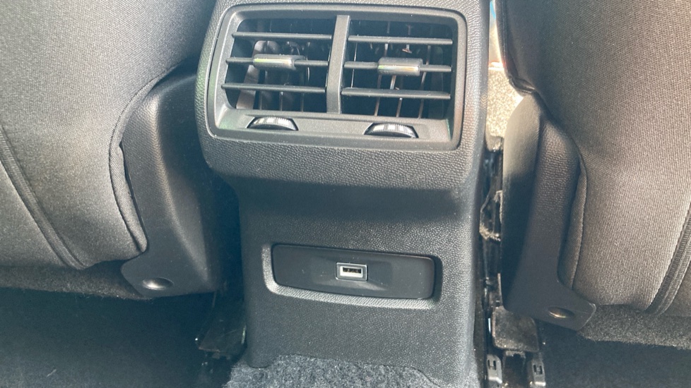 Citroen C4 1.2 PureTech [130] Plus 5dr Petrol Hatchback - Image 34