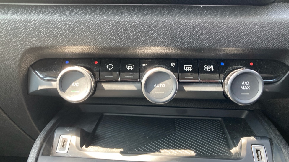 Citroen C4 1.2 PureTech [130] Plus 5dr Petrol Hatchback - Image 45