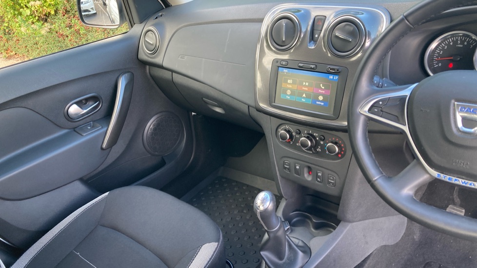 Dacia Sandero Stepway 0.9 TCe Comfort 5dr Petrol Hatchback - Image 14