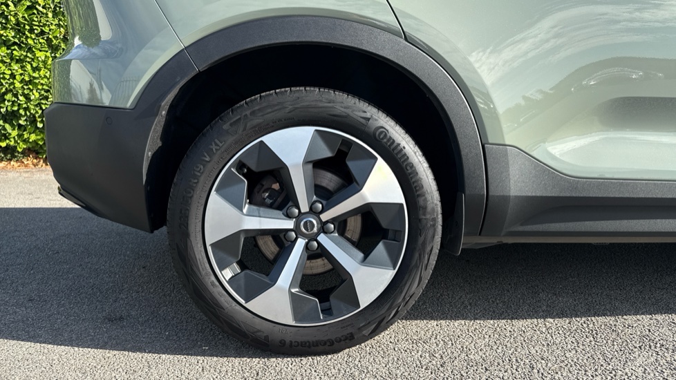 Volvo XC40 2.0 B3P Ultimate Dark 5dr Auto Petrol Estate - Image 7