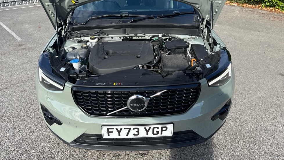 Volvo XC40 2.0 B3P Ultimate Dark 5dr Auto Petrol Estate - Image 8