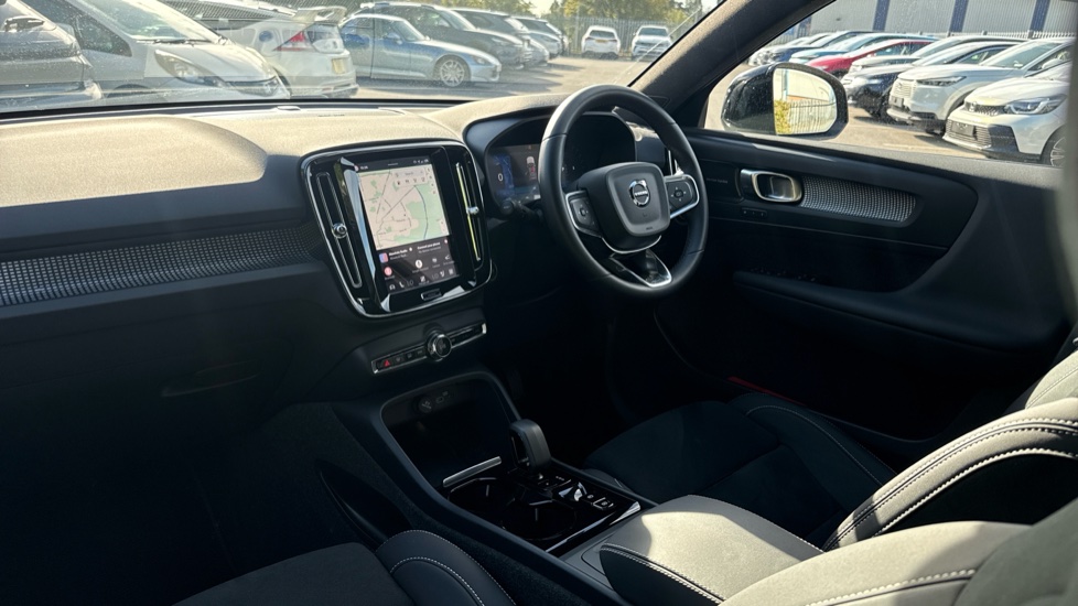 Volvo XC40 2.0 B3P Ultimate Dark 5dr Auto Petrol Estate - Image 9