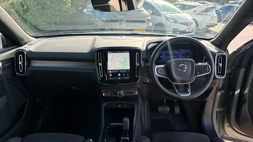 Volvo XC40 2.0 B3P Ultimate Dark 5dr Auto Petrol Estate - Image 10