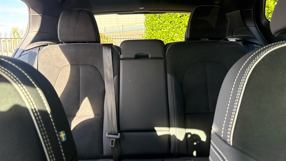 Volvo XC40 2.0 B3P Ultimate Dark 5dr Auto Petrol Estate - Image 15