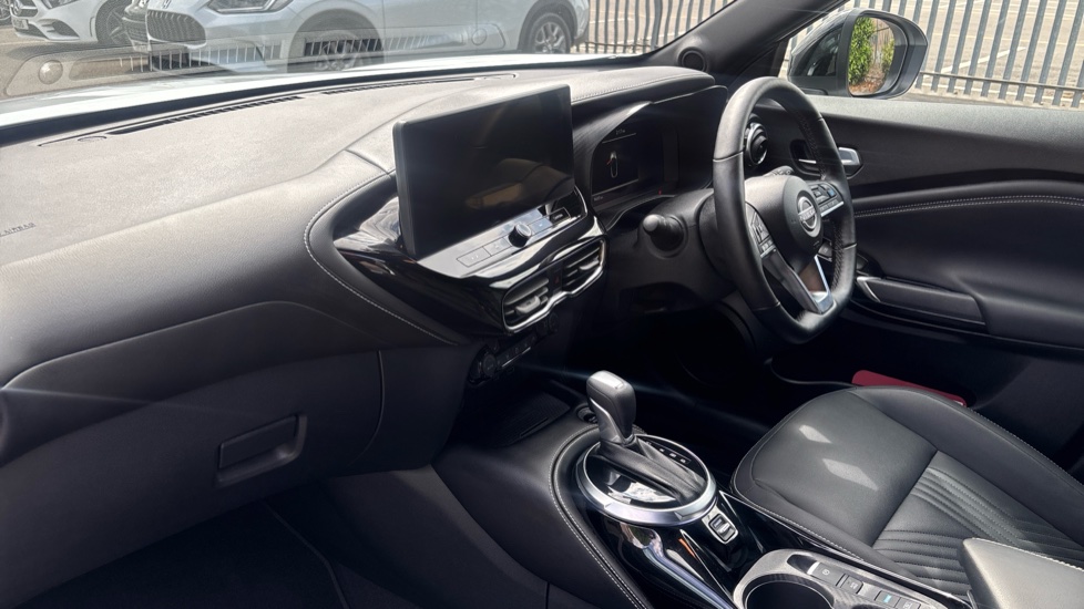 Nissan Juke 1.6 Hybrid Tekna 5dr Auto Hybrid Hatchback - Image 9