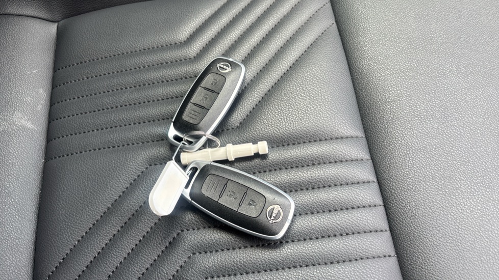 Nissan Juke 1.6 Hybrid Tekna 5dr Auto Hybrid Hatchback - Image 20