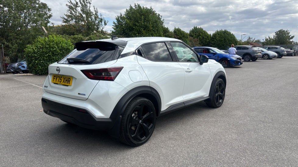 Nissan Juke 1.6 Hybrid Tekna 5dr Auto Hybrid Hatchback - Image 21