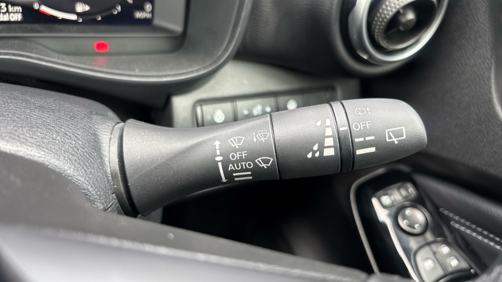 Nissan Juke 1.6 Hybrid Tekna 5dr Auto Hybrid Hatchback - Image 25