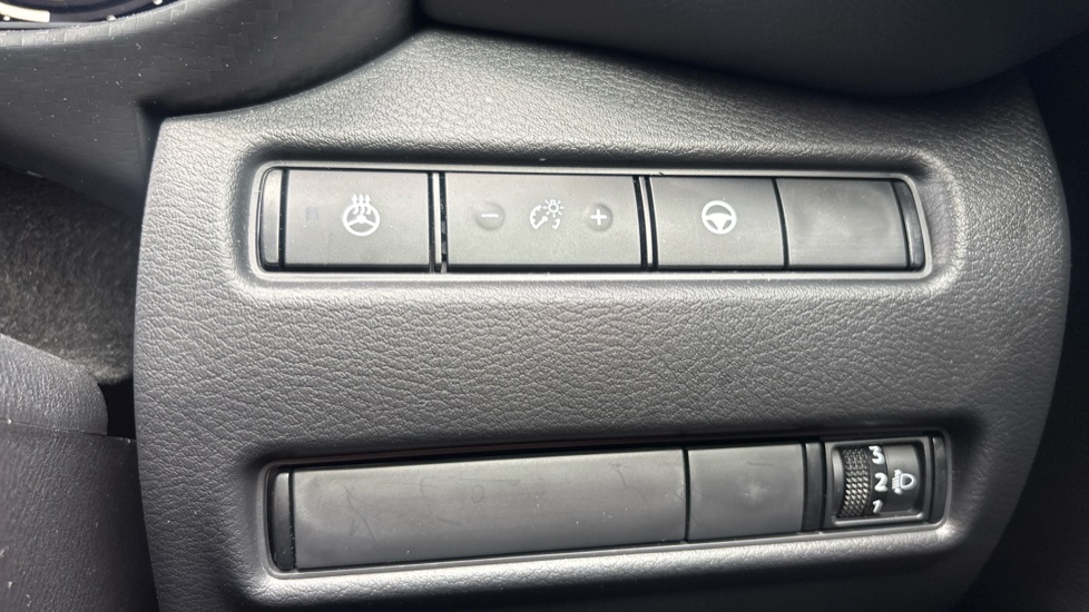 Nissan Juke 1.6 Hybrid Tekna 5dr Auto Hybrid Hatchback - Image 28