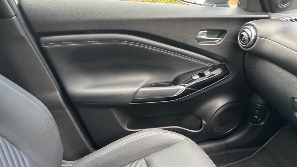 Nissan Juke 1.6 Hybrid Tekna 5dr Auto Hybrid Hatchback - Image 36