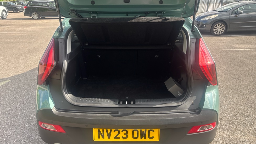 Hyundai BAYON 1.0 TGDi 48V MHEV Premium 5dr Petrol Hatchback - Image 4