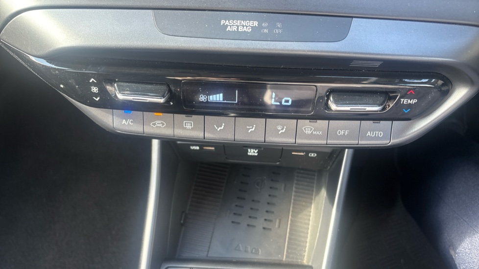 Hyundai BAYON 1.0 TGDi 48V MHEV Premium 5dr Petrol Hatchback - Image 32