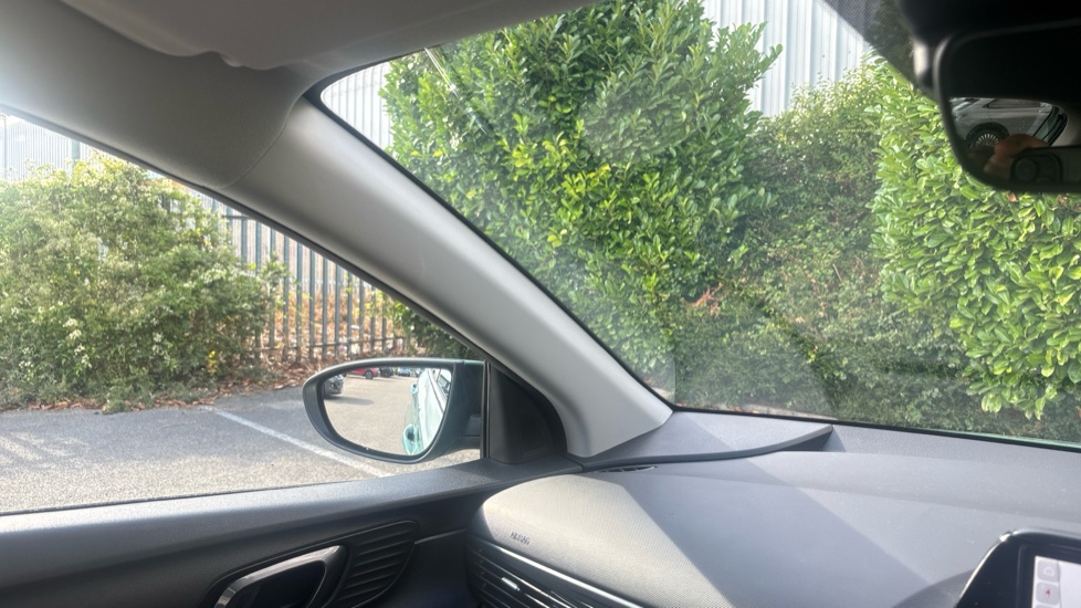 Hyundai BAYON 1.0 TGDi 48V MHEV Premium 5dr Petrol Hatchback - Image 35