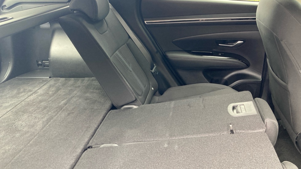 Hyundai TUCSON 1.6 TGDi Hybrid 230 Premium 5dr 2WD Auto Hybrid Estate - Image 36