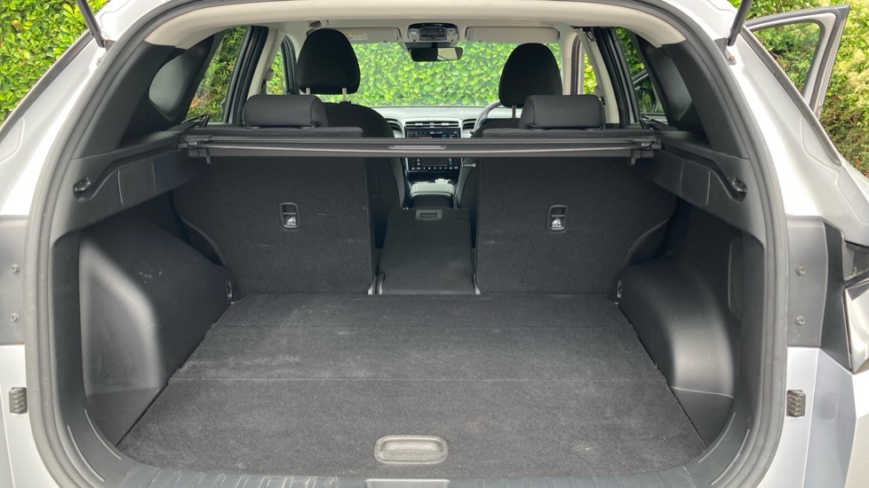 Hyundai TUCSON 1.6 TGDi Hybrid 230 Premium 5dr 2WD Auto Hybrid Estate - Image 37