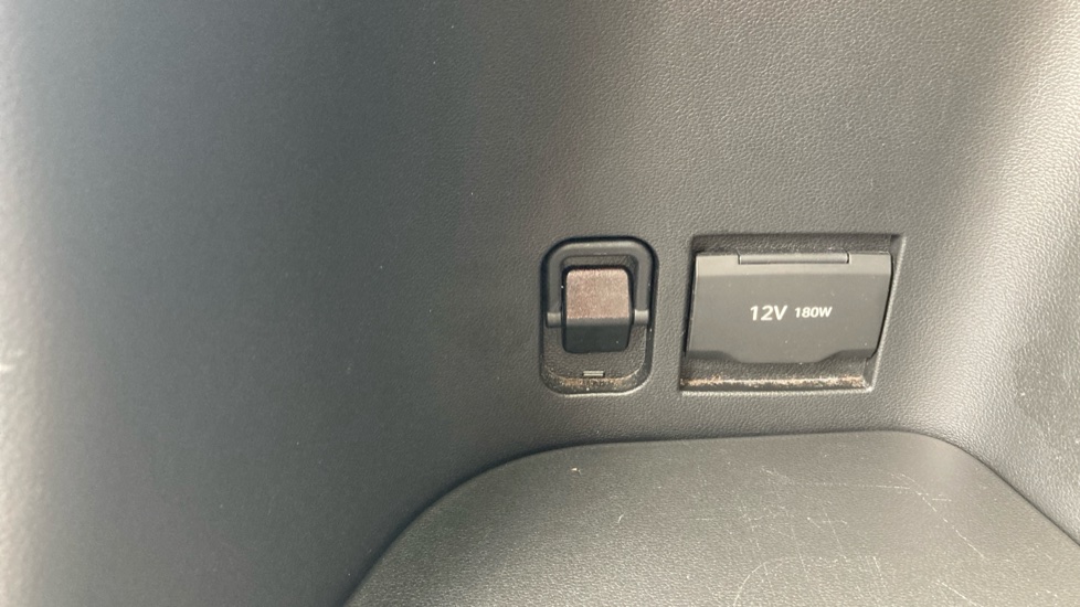 Hyundai TUCSON 1.6 TGDi Hybrid 230 Premium 5dr 2WD Auto Hybrid Estate - Image 38