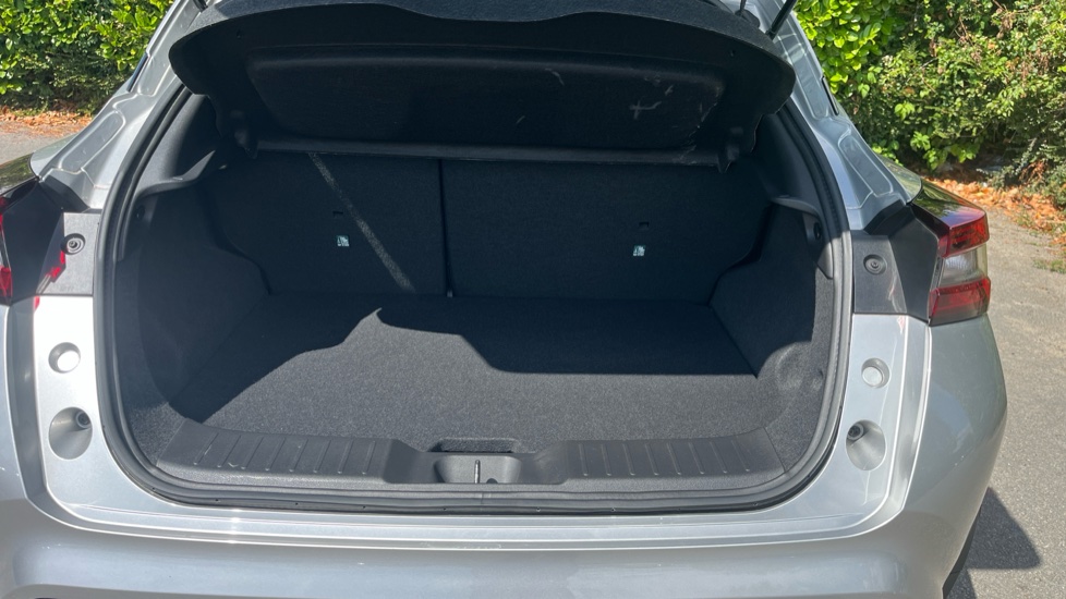 Nissan Juke 1.0 DiG-T 114 N-Connecta 5dr DCT Petrol Hatchback - Image 4