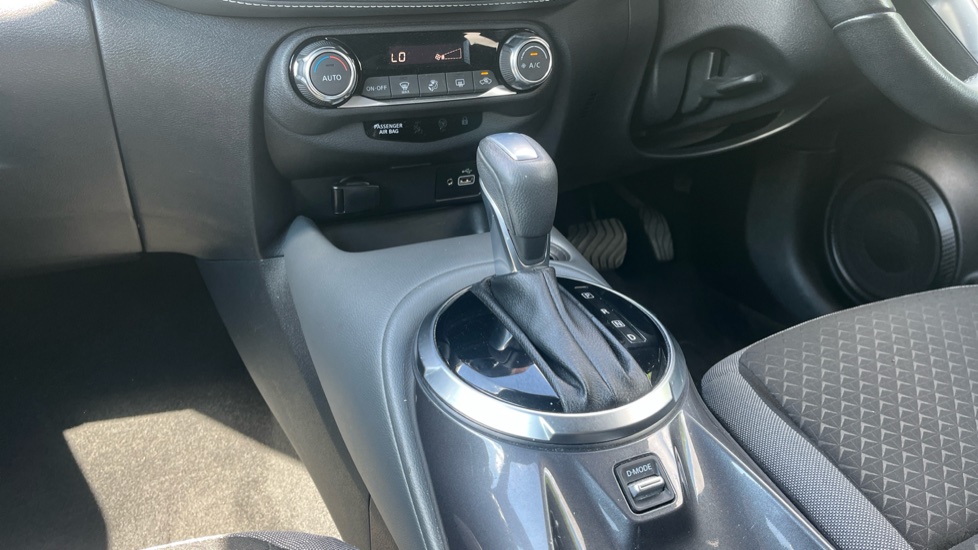 Nissan Juke 1.0 DiG-T 114 N-Connecta 5dr DCT Petrol Hatchback - Image 13