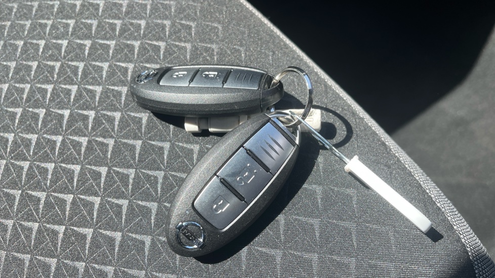 Nissan Juke 1.0 DiG-T 114 N-Connecta 5dr DCT Petrol Hatchback - Image 20