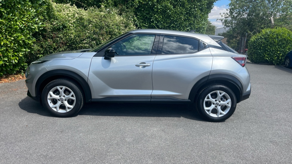 Nissan Juke 1.0 DiG-T 114 N-Connecta 5dr DCT Petrol Hatchback - Image 26