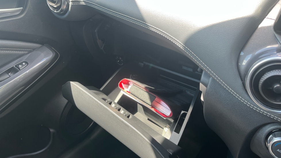 Nissan Juke 1.0 DiG-T 114 N-Connecta 5dr DCT Petrol Hatchback - Image 27
