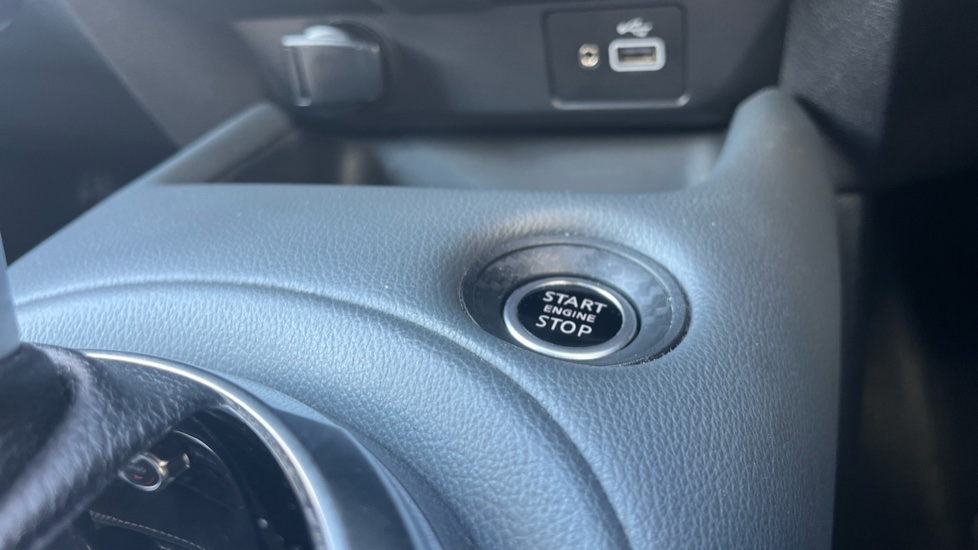Nissan Juke 1.0 DiG-T 114 N-Connecta 5dr DCT Petrol Hatchback - Image 39