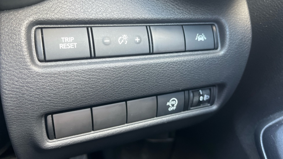 Nissan Juke 1.0 DiG-T 114 N-Connecta 5dr DCT Petrol Hatchback - Image 40