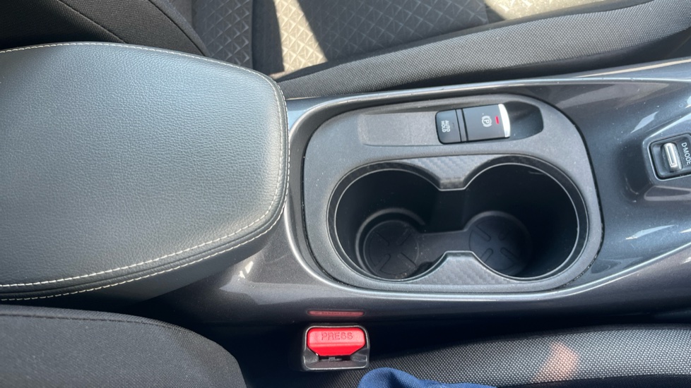 Nissan Juke 1.0 DiG-T 114 N-Connecta 5dr DCT Petrol Hatchback - Image 41