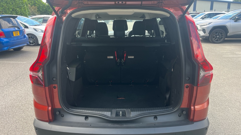 Dacia Jogger 1.0 TCe Extreme SE 5dr Petrol Estate - Image 4