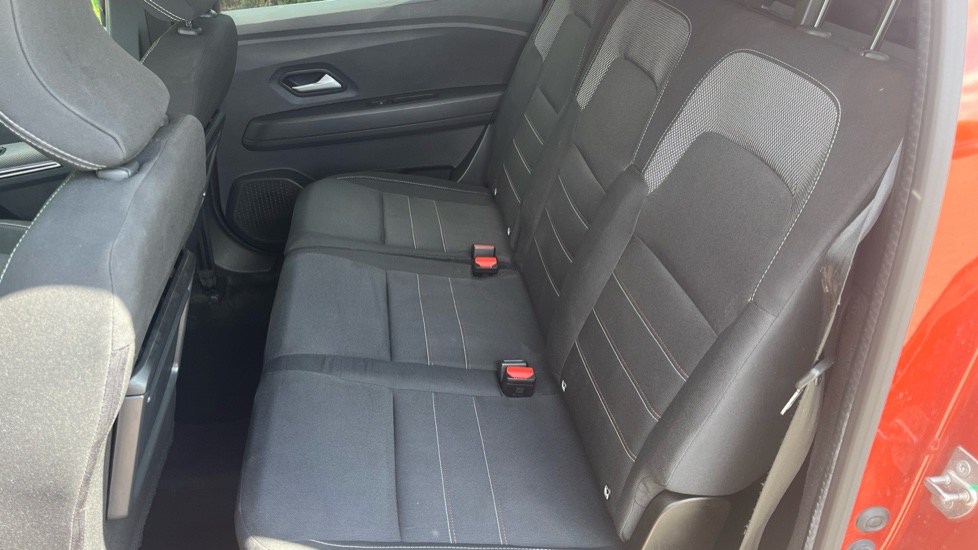 Dacia Jogger 1.0 TCe Extreme SE 5dr Petrol Estate - Image 16