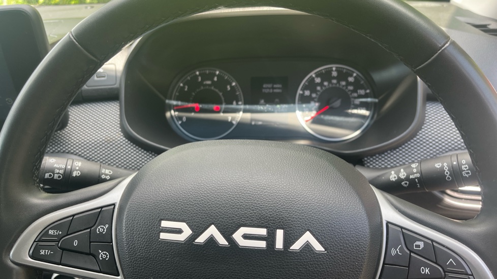 Dacia Jogger 1.0 TCe Extreme SE 5dr Petrol Estate - Image 18