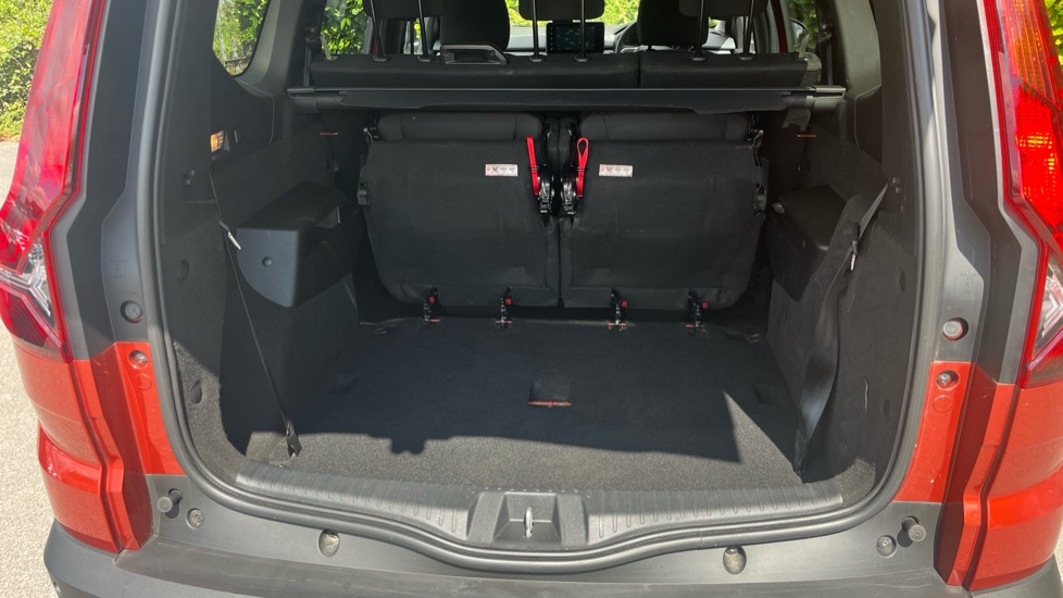 Dacia Jogger 1.0 TCe Extreme SE 5dr Petrol Estate - Image 30