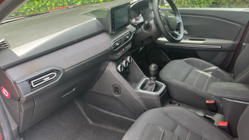 Dacia Jogger 1.0 TCe Extreme SE 5dr Petrol Estate - Image 33