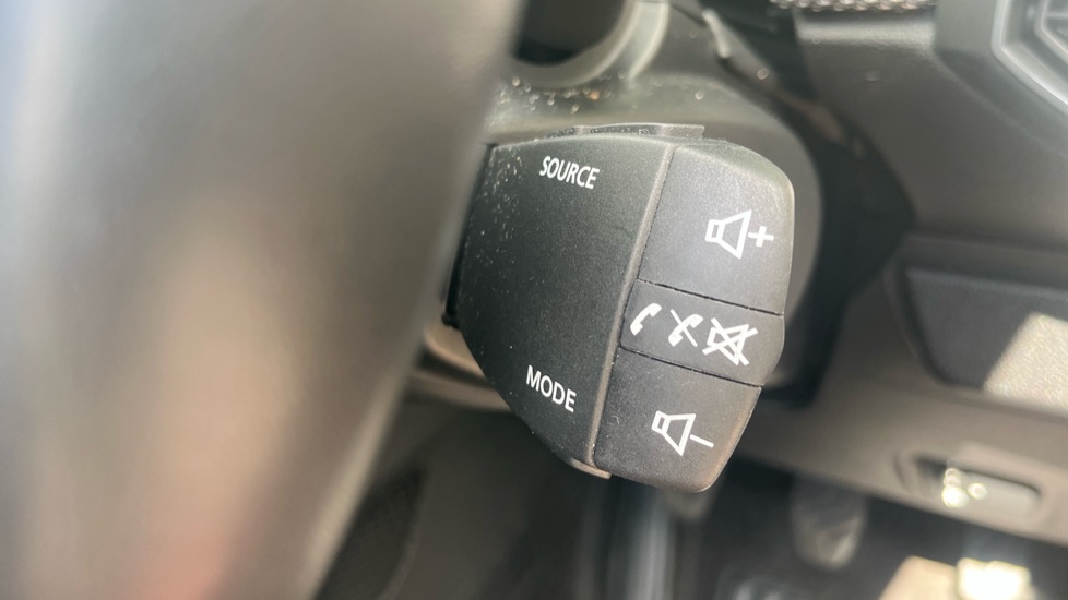 Dacia Jogger 1.0 TCe Extreme SE 5dr Petrol Estate - Image 36
