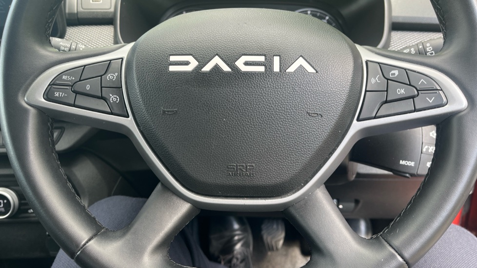 Dacia Jogger 1.0 TCe Extreme SE 5dr Petrol Estate - Image 40