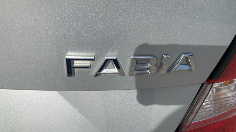 Skoda Fabia 1.0 TSI 110 SE 5dr DSG Petrol Estate - Image 42